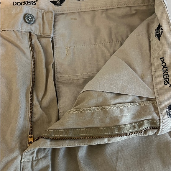 Dockers Khaki Pleat Front Pants Size 31 - Picture 4 of 7